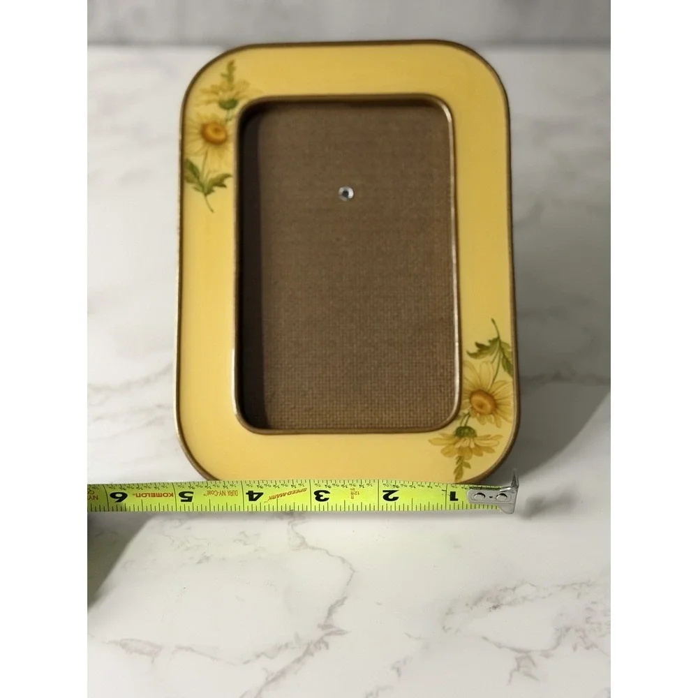 Vintage 5x7 Gold Tone Enamel Floral Picture Frame Daisy Metal Wood Easel Back
